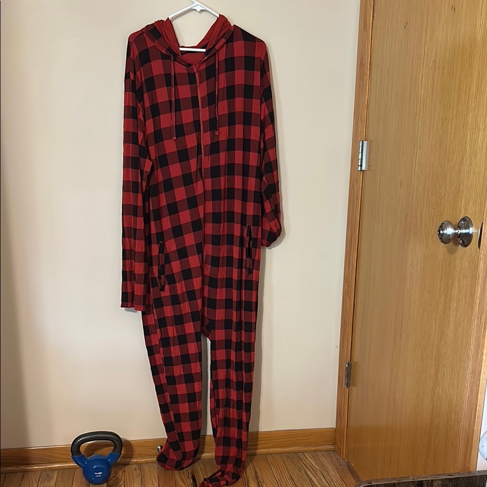 MeUndies Red and Black Plaid Pajama onesie size L/XL